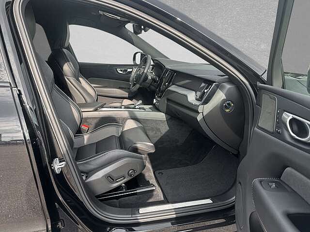 Volvo  B4 Mild-Hybrid Plus Dark AHK ACC BLIS