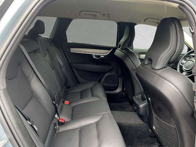 Volvo  B4 AWD Mild-Hybrid Plus AHK