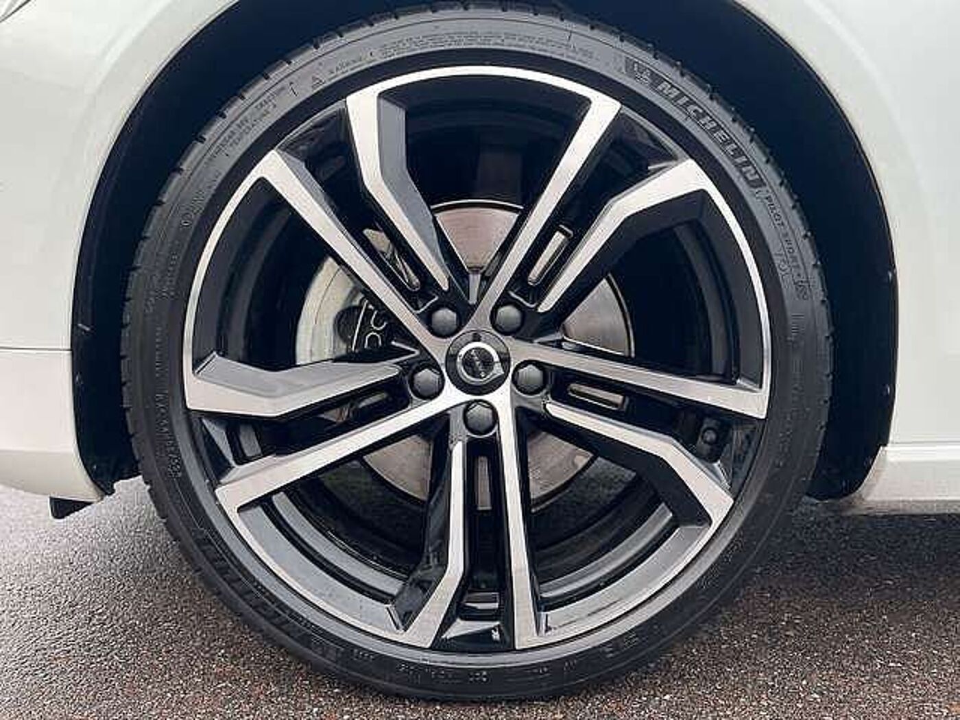 Volvo  B4 Mild-Hybrid Plus Dark ACC BLIS SD