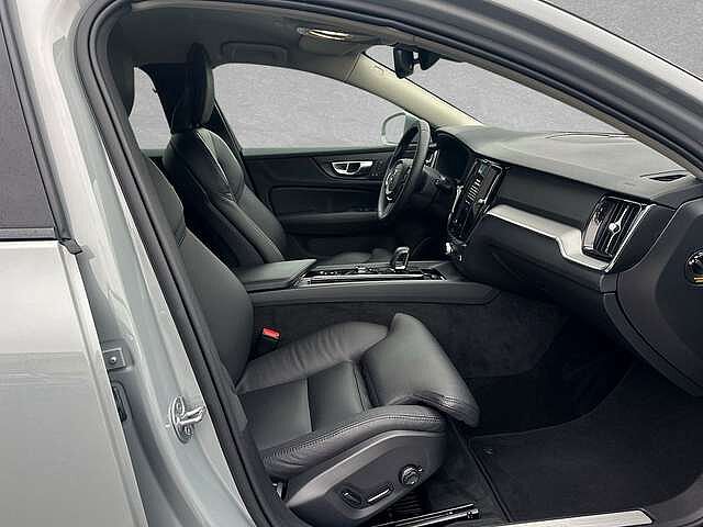 Volvo  B4 AWD Plus Mild Hybrid LED