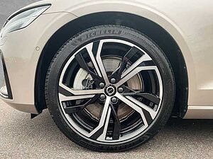 Volvo  B5 AWD Mild-Hybrid Ultimate Dark ACC BLIS SD
