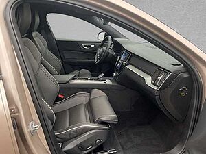 Volvo  B5 AWD Mild-Hybrid Ultimate Dark ACC BLIS SD