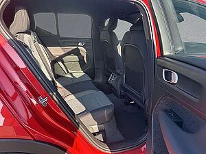 Volvo  B3 MILD-Hybrid Automatik Plus Dark LED