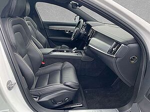 Volvo  B4 Mild-Hybrid Plus Dark ACC BLIS SD