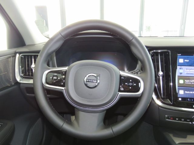 Volvo  B4 Diesel Plus Dark HarmannKardon 19Zoll Fah