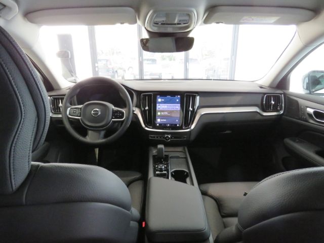 Volvo  B4 Diesel Plus Dark HarmannKardon 19Zoll Fah