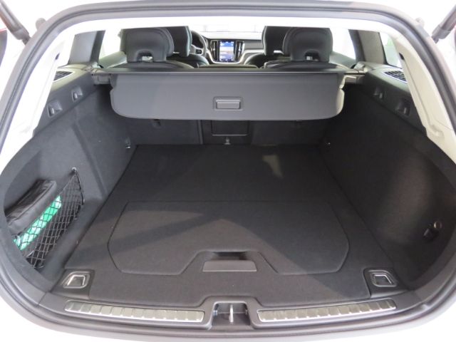Volvo  B4 Diesel Plus Dark HarmannKardon 19Zoll Fah
