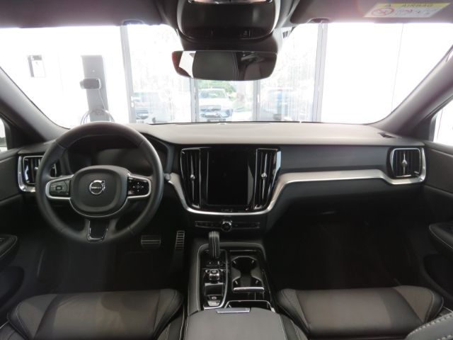 Volvo  T6 AWD Recharge Plug-In Hybrid Plus Dark Win