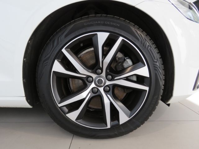 Volvo  T6 AWD Recharge Plug-In Hybrid Plus Dark Win