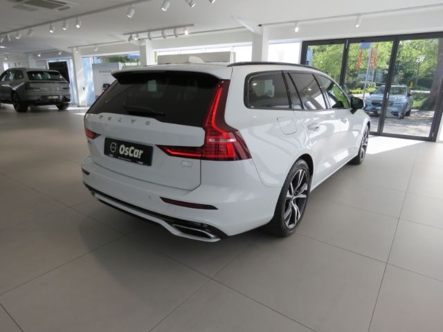 Volvo  T6 AWD Recharge Plug-In Hybrid Plus Dark Win