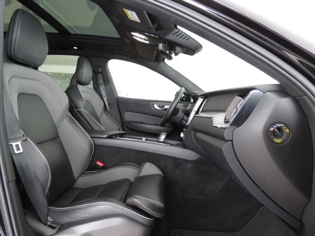 Volvo  T6 AWD Twin R-Design Recharge Plug-In Hybri