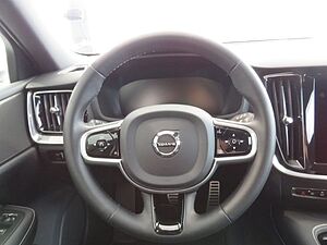 Volvo  T6 AWD Recharge Plug-In Hybrid Plus Dark Win
