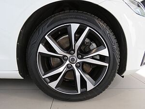 Volvo  T6 AWD Recharge Plug-In Hybrid Plus Dark Win