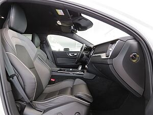 Volvo  T6 AWD Recharge Plug-In Hybrid Plus Dark Win
