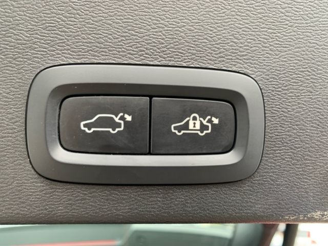 Volvo  Inscription Recharge Plug-In Hybrid 2WD T4