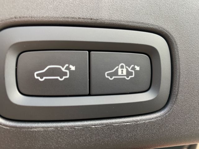 Volvo  B4 Ultimate Dark el. GSHD HUD el. Sitze