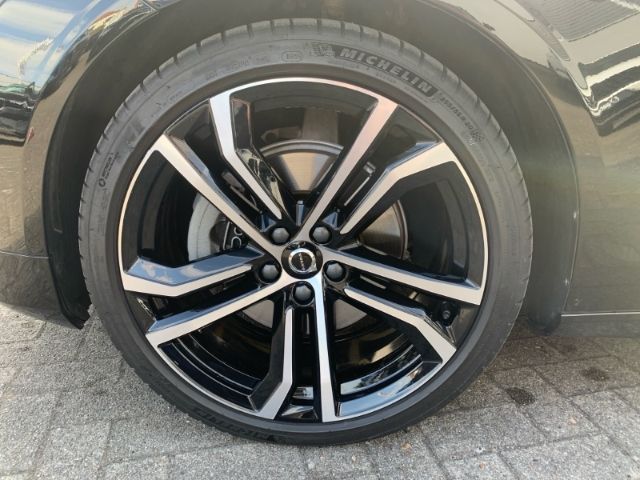 Volvo  B4 Ultimate Dark el. GSHD HUD el. Sitze