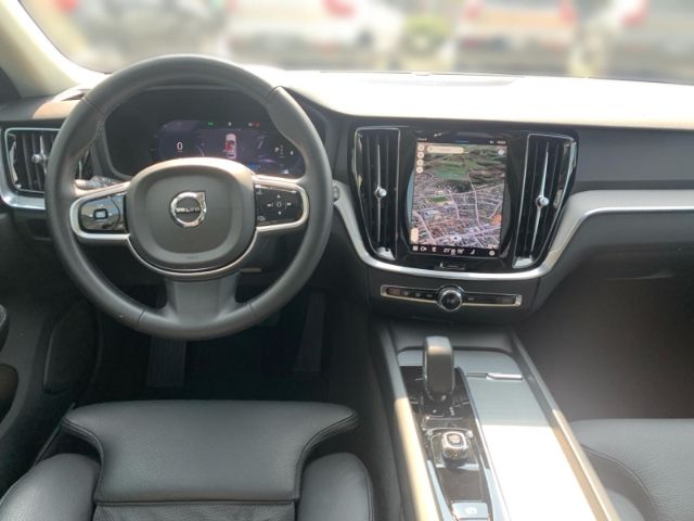 Volvo  B4 Plus Dark Voll LED el. GSHD el. Sitze Abs