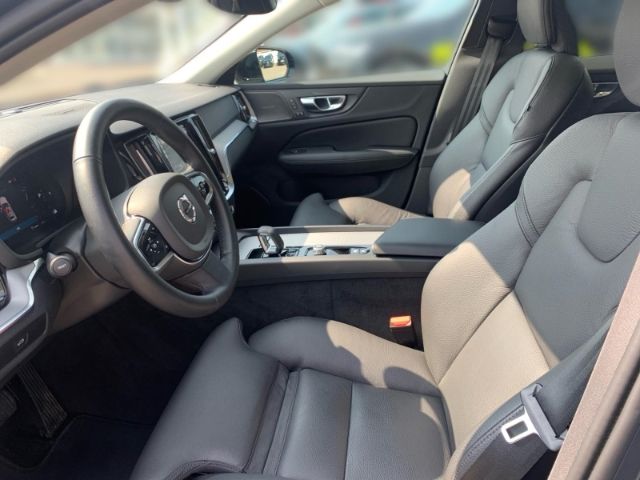Volvo  B4 Plus Dark Voll LED el. GSHD el. Sitze Abs