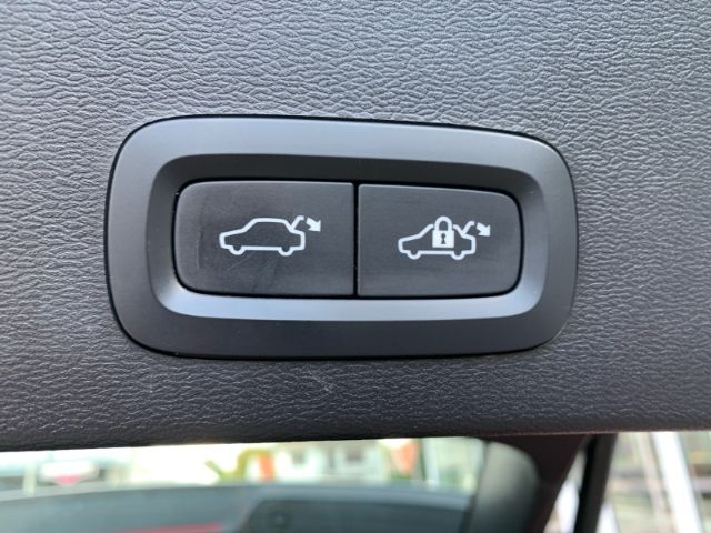 Volvo  T3 Momentum Pro Navi Sitzheizung Kamera Len