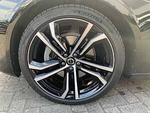 Volvo  B4 Ultimate Dark el. GSHD HUD el. Sitze