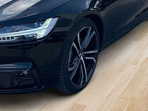 Volvo  B4 Ultimate Dark el. GSHD HUD el. Sitze