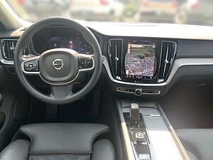 Volvo  B4 Plus Dark Voll LED el. GSHD el. Sitze Abs