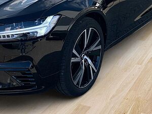 Volvo  T6 AWD Plus Dark Pilot Assist Abstandstempom
