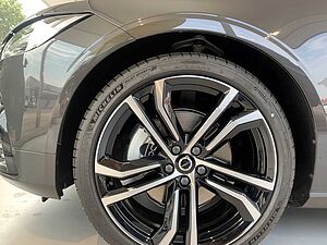 Volvo  B4 Ultimate Dark el. GSHD HUD Standheizung V