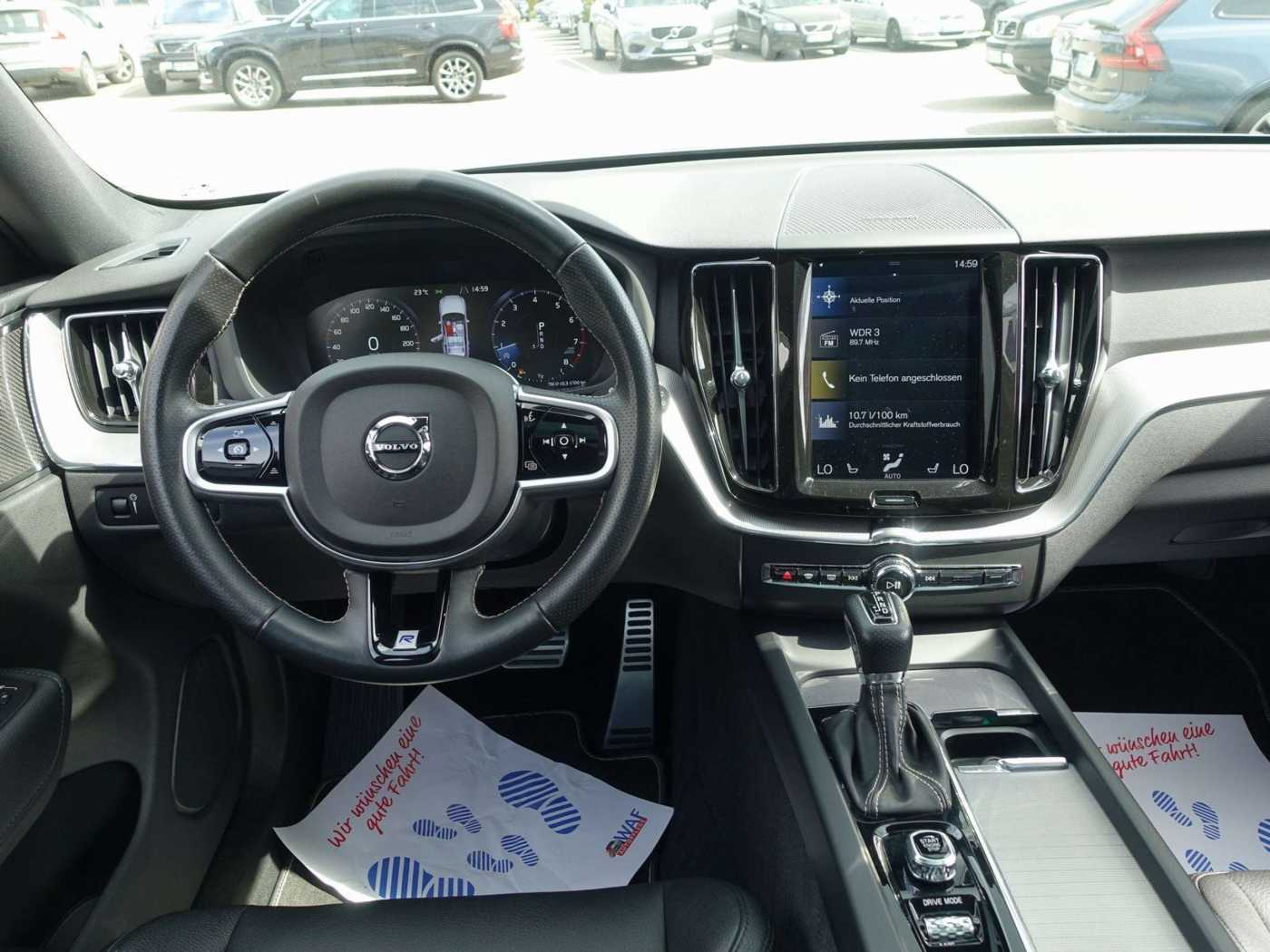Volvo  T6 AWD R-Design/AHK/Kamera/HeadUP/Pano