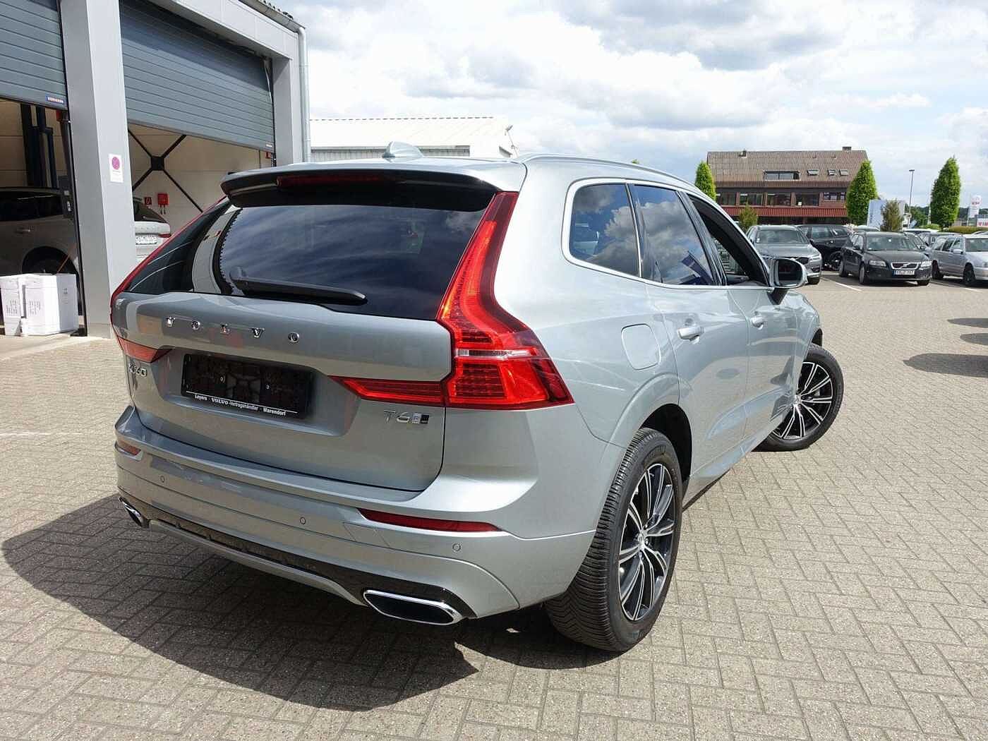 Volvo  T6 AWD R-Design/AHK/Kamera/HeadUP/Pano