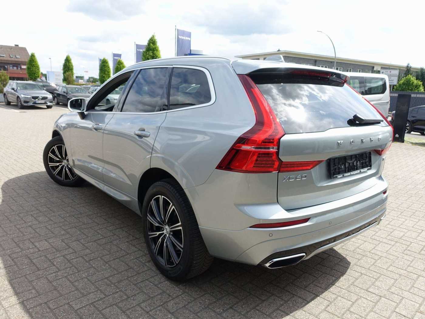 Volvo  T6 AWD R-Design/AHK/Kamera/HeadUP/Pano