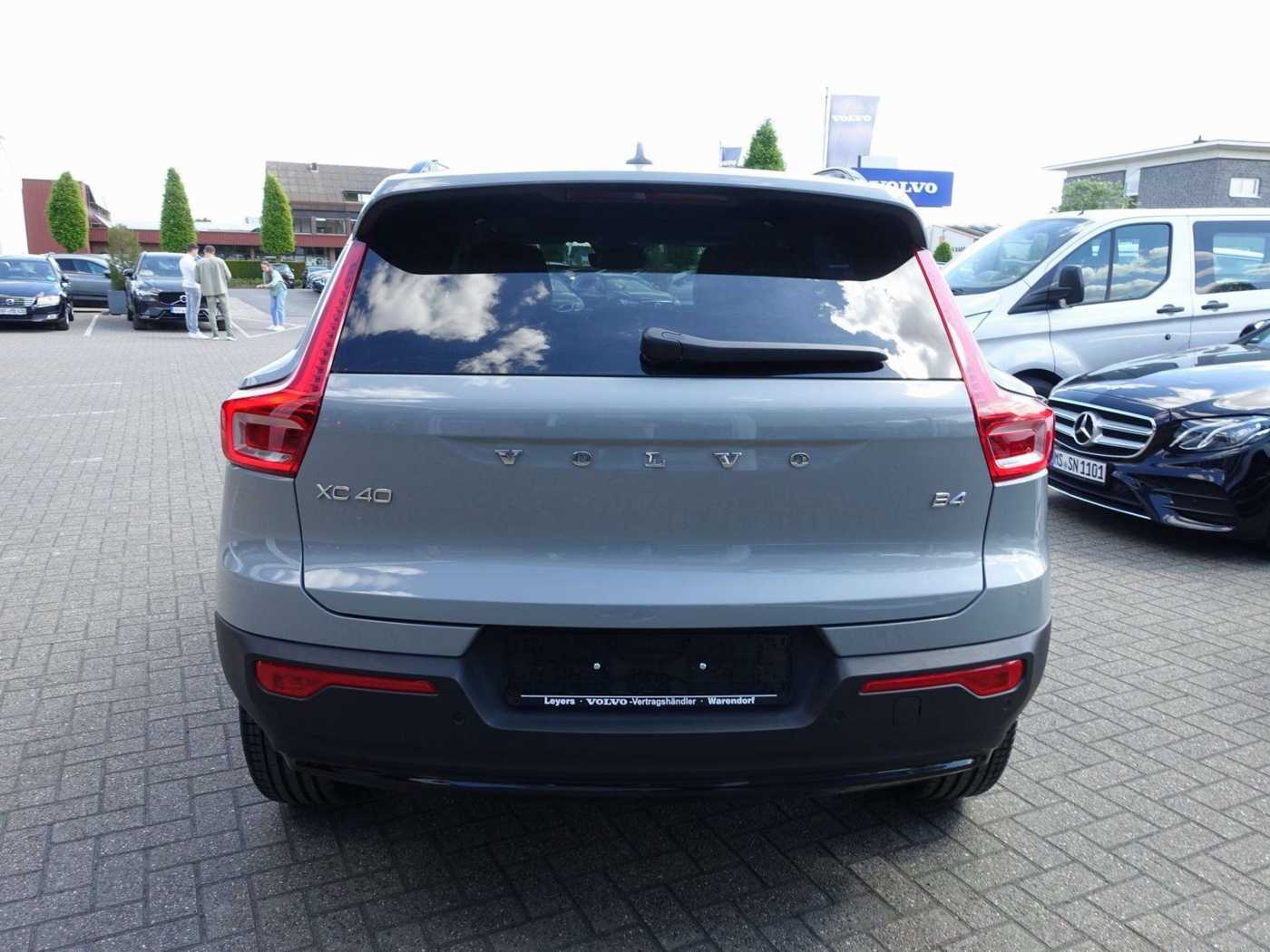 Volvo  Ultra B4 Mild-Hybrid/Dark/Pano/H&K/BLIS