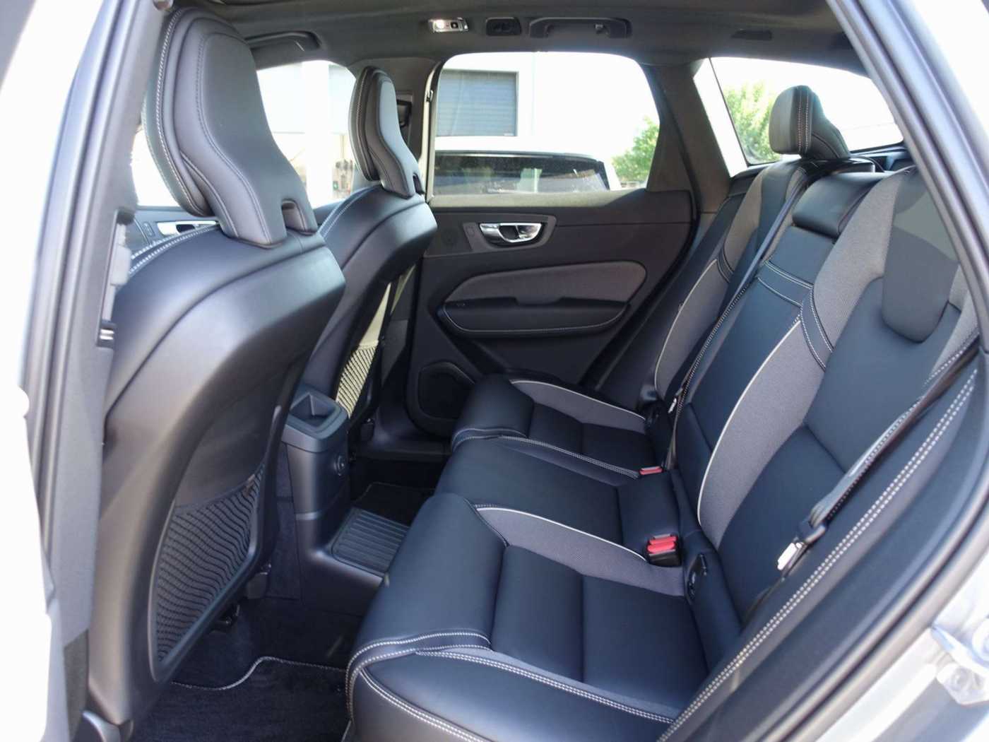 Volvo  T6 AWD Recharge R-Design/AHK/H&K/Pano/CAM