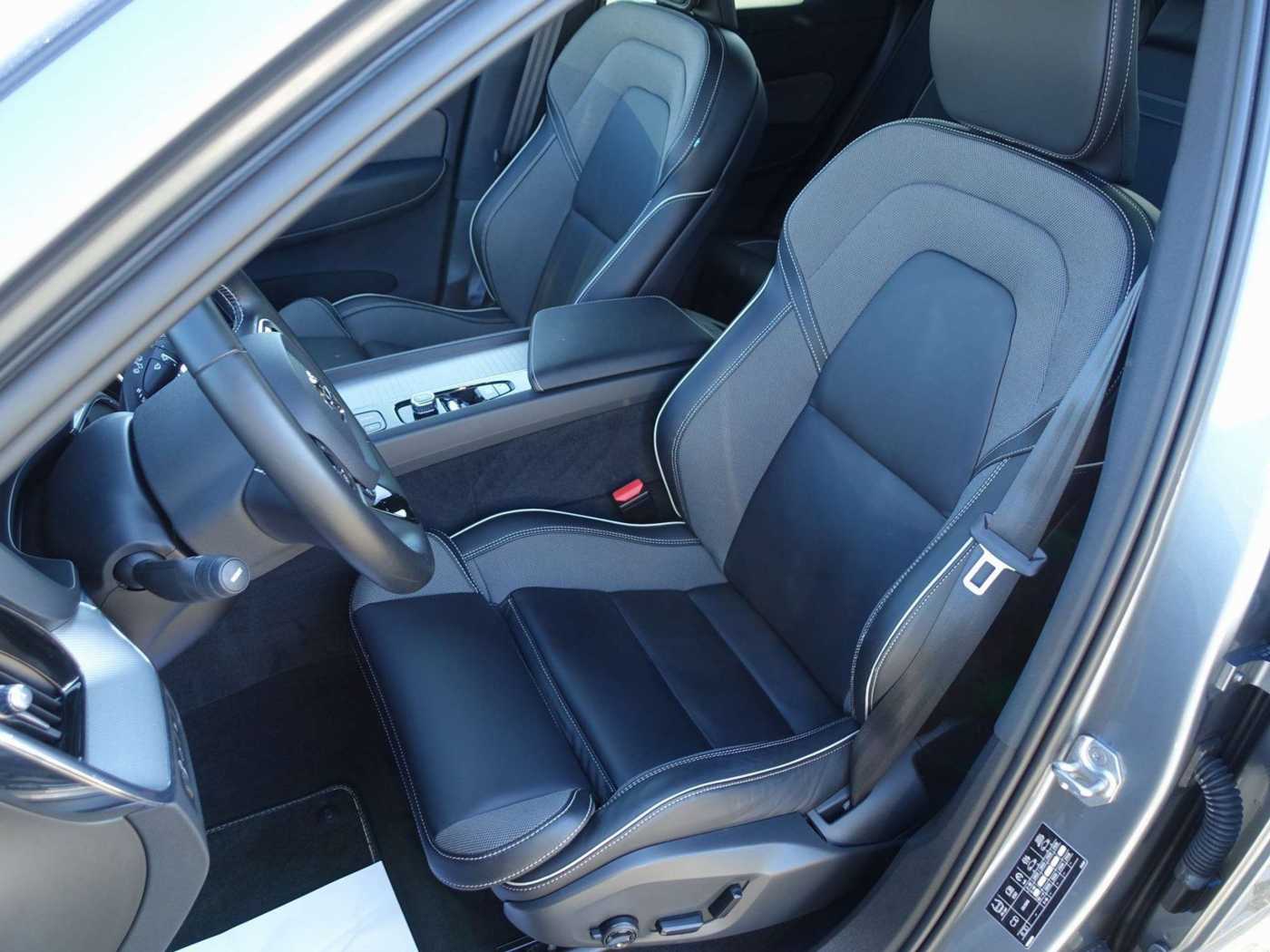 Volvo  T6 AWD Recharge R-Design/AHK/H&K/Pano/CAM