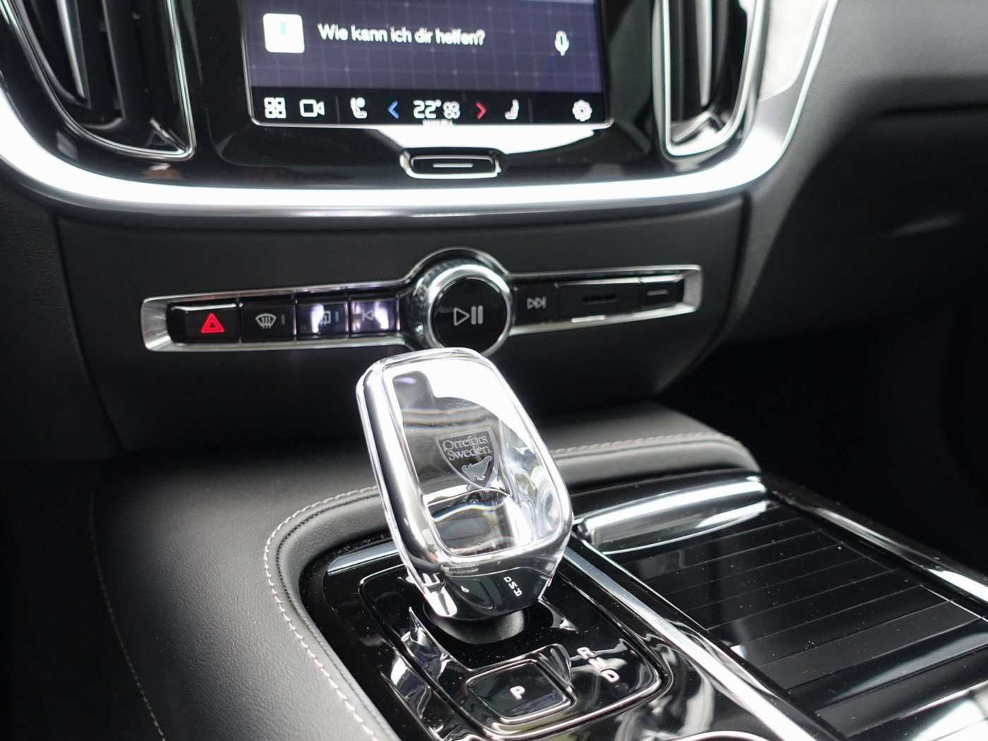 Volvo  T6 AWD Ultra Dark Massage/B&W/AHK/HUD/Pano