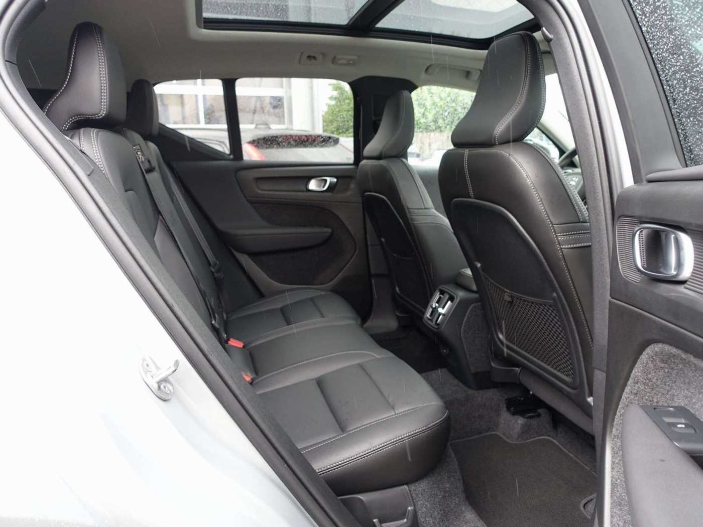 Volvo  Ultra B4 Dark/Pano/BLIS/H&K/Memory/360°