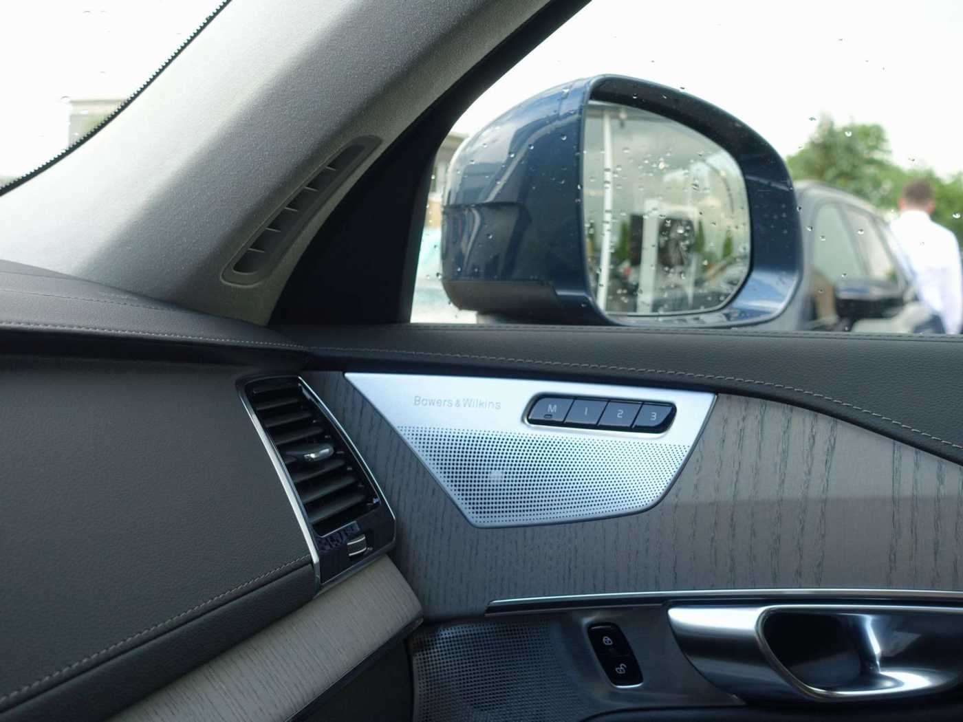 Volvo  Ultra T8 AWD/B&W/Pano/FourC/AHK/360°/BLIS
