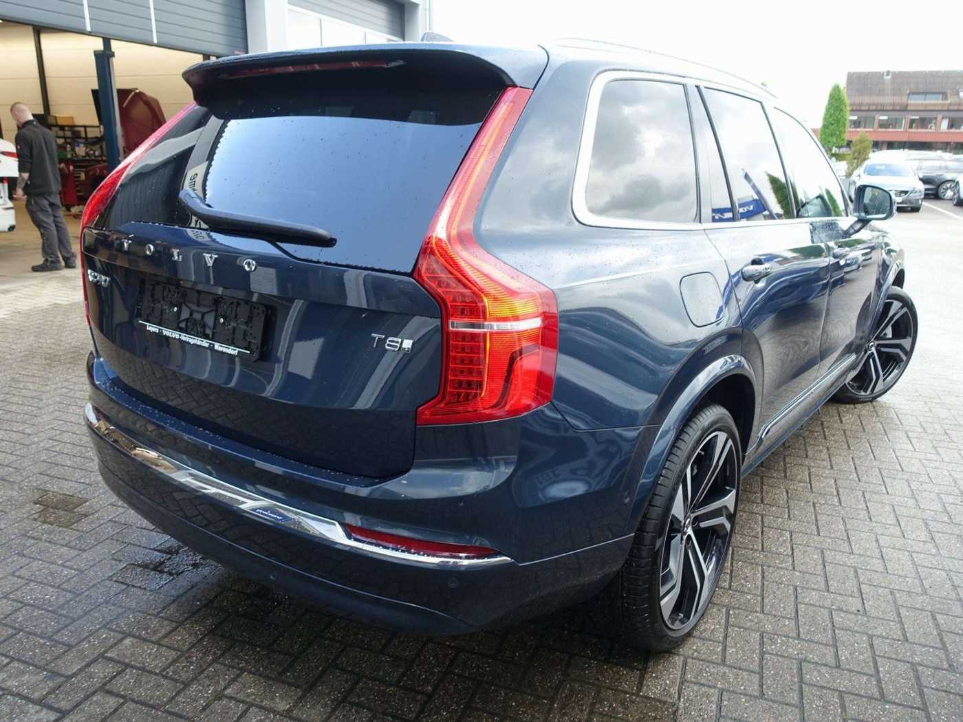 Volvo  Ultra T8 AWD/B&W/Pano/FourC/AHK/360°/BLIS