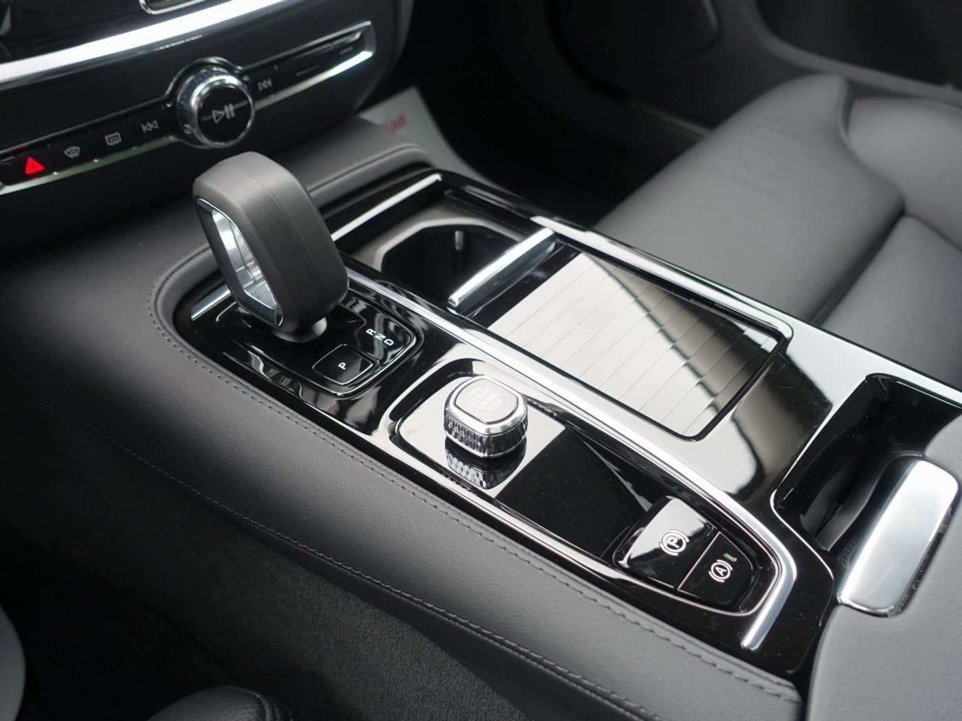 Volvo  Plus T6 AWD/H&K/AHK/BLIS/360°/Memory/Pano