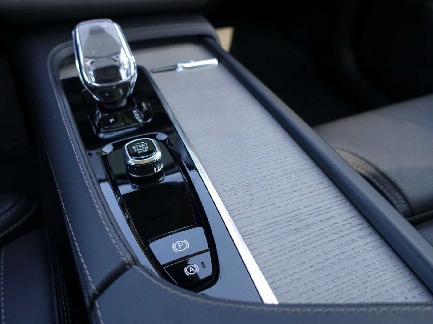 Volvo  Recharge Ultimate T8 AWD/360°Cam/Massage