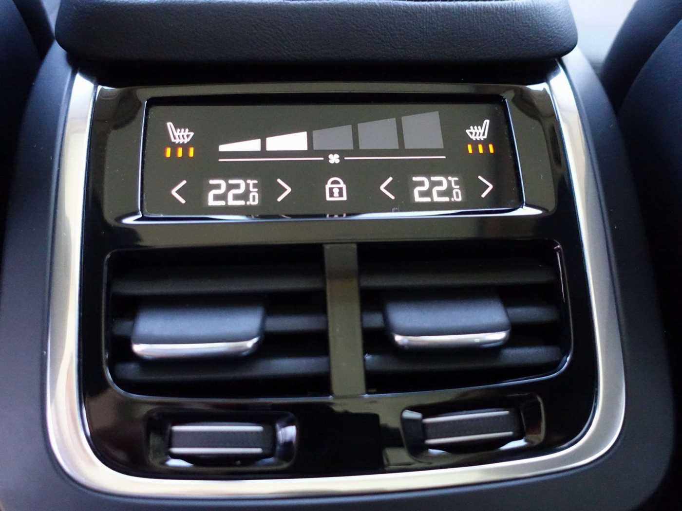 Volvo  Recharge Ultimate T8 AWD/360°Cam/Massage