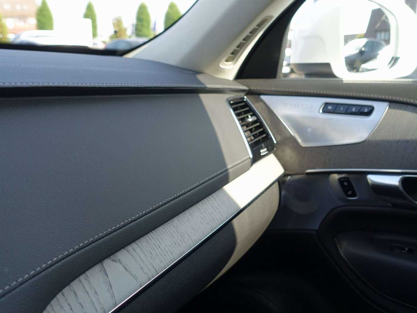 Volvo  Recharge Ultimate T8 AWD/360°Cam/Massage