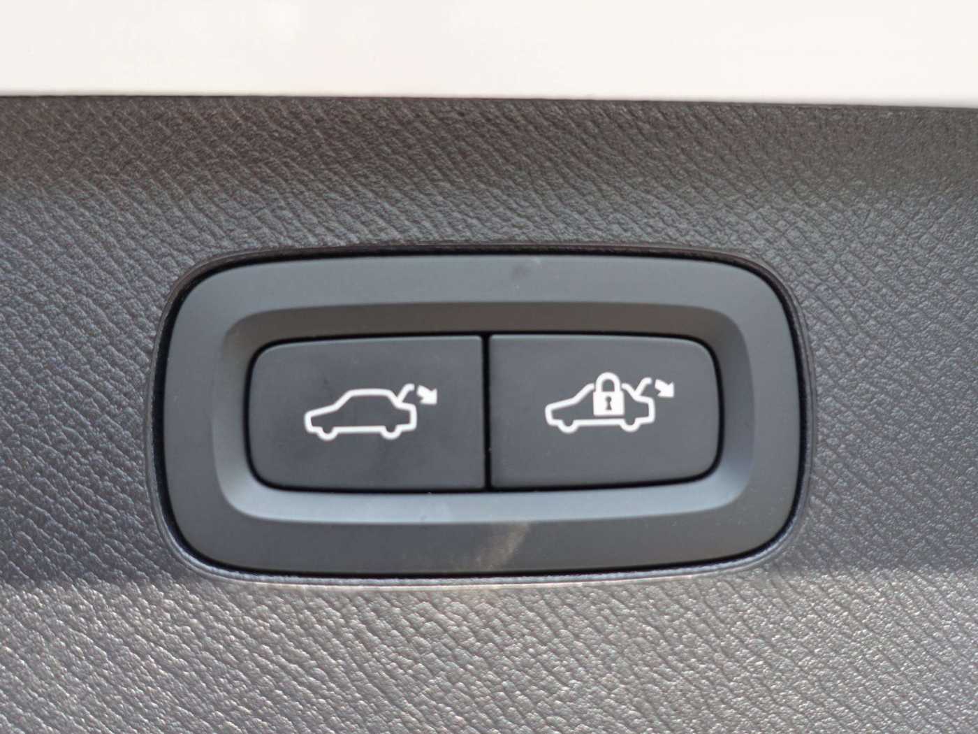 Volvo  Recharge Ultimate T8 AWD/360°Cam/Massage