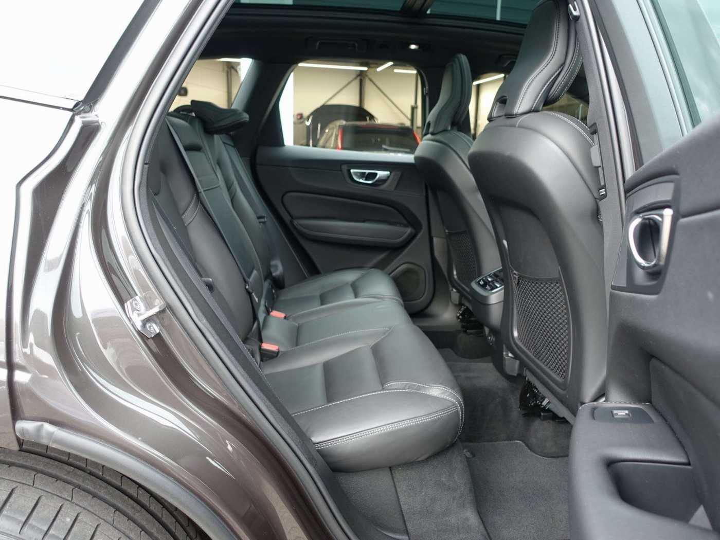Volvo  B4 Dark/Pano/AHK/Kamera/H&K/Memory/Carplay