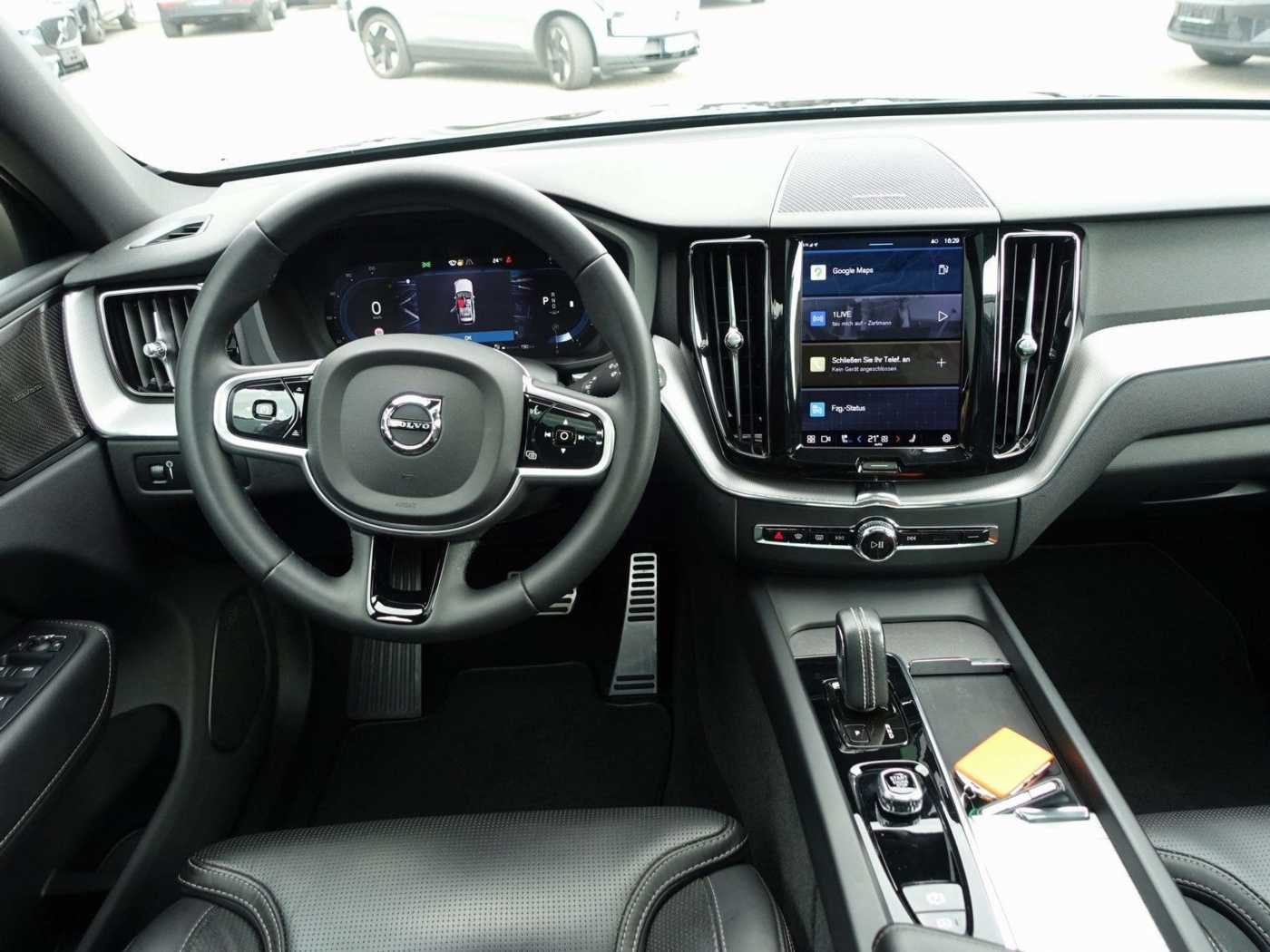 Volvo  B4 Dark/Pano/AHK/Kamera/H&K/Memory/Carplay