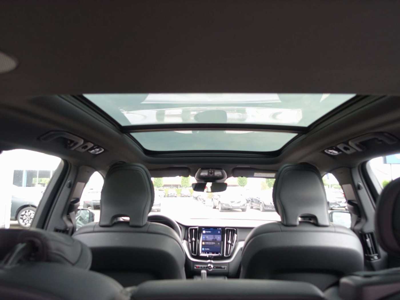 Volvo  B4 Dark/Pano/AHK/Kamera/H&K/Memory/Carplay