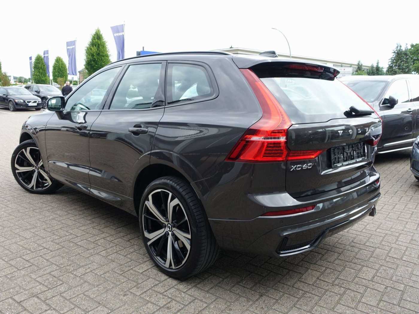 Volvo  B4 Dark/Pano/AHK/Kamera/H&K/Memory/Carplay