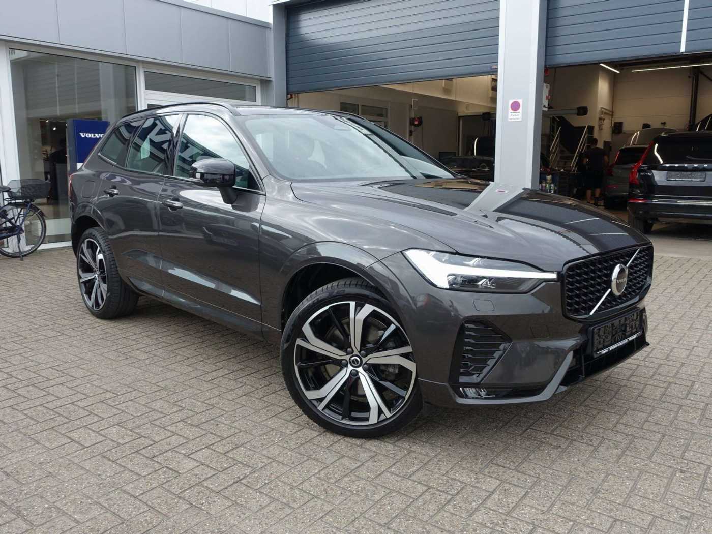 Volvo  B4 Dark/Pano/AHK/Kamera/H&K/Memory/Carplay
