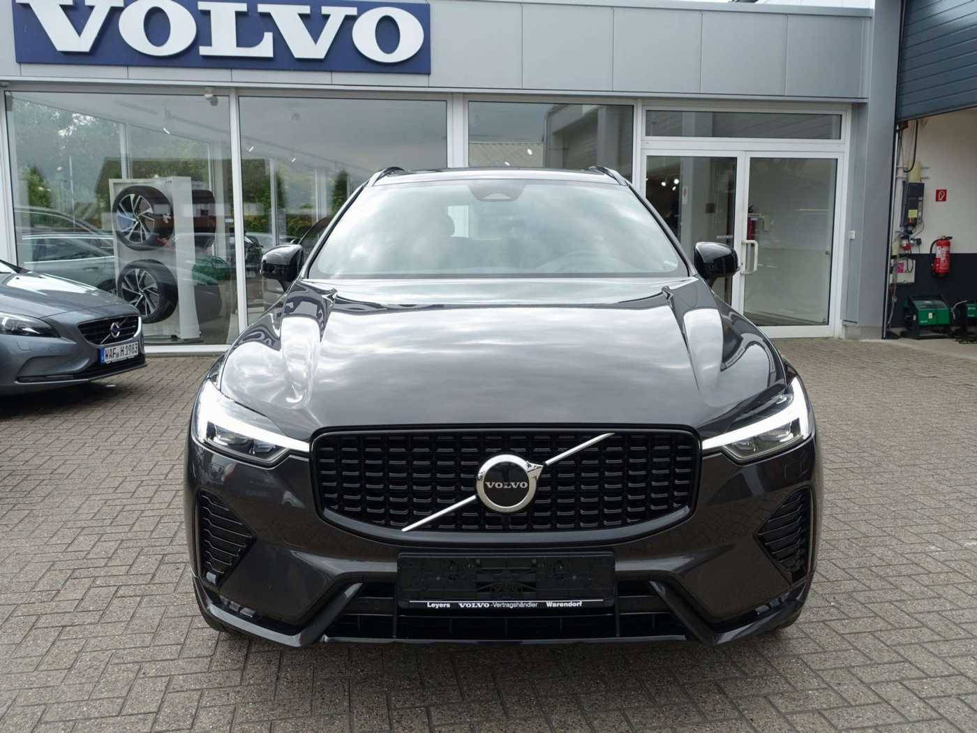 Volvo  B4 Dark/Pano/AHK/Kamera/H&K/Memory/Carplay